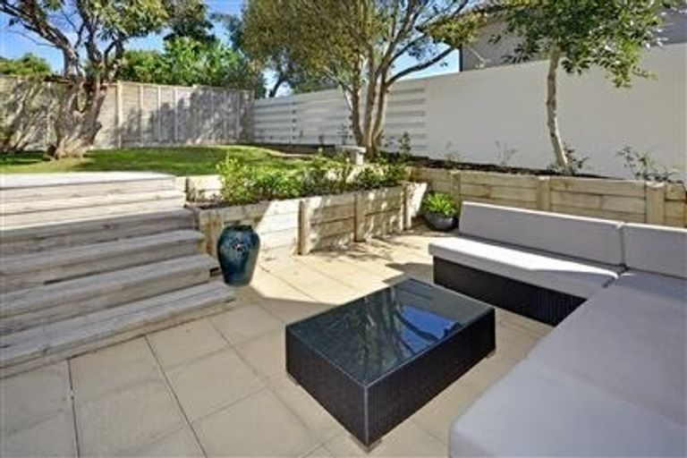 Photo of property in 28 Churchill Road, Murrays Bay, Auckland, 0630