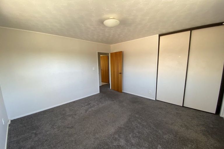 Photo of property in 40 Barbados Drive, Unsworth Heights, Auckland, 0632