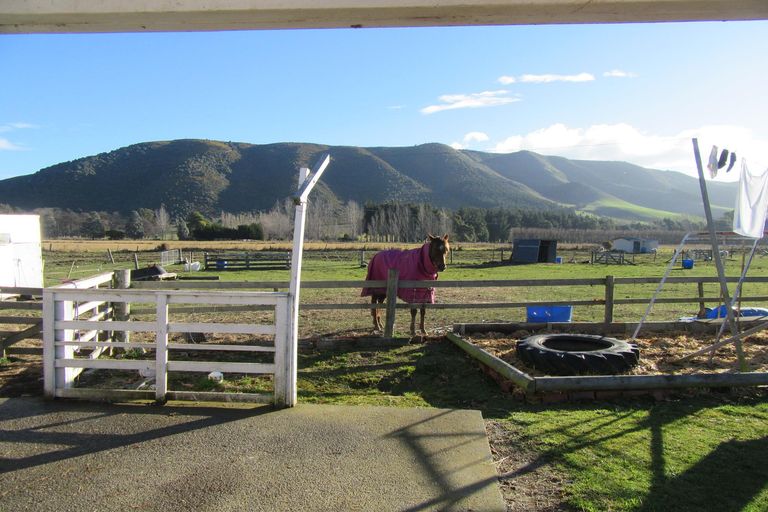 Photo of property in 76 Hakataramea Highway, Waimate, 7977