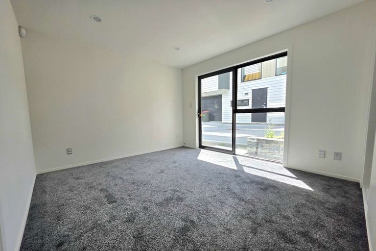Photo of property in 4/128 Vodanovich Road, Te Atatu South, Auckland, 0610