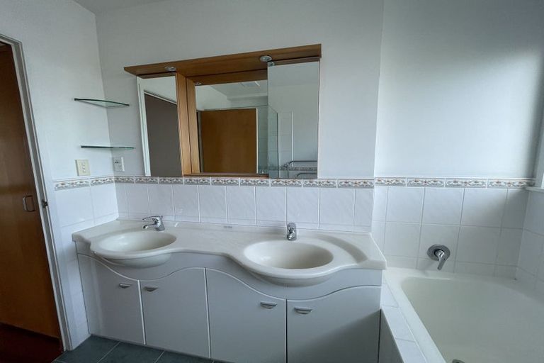 Photo of property in 167 Carlisle Road, Northcross, Auckland, 0632