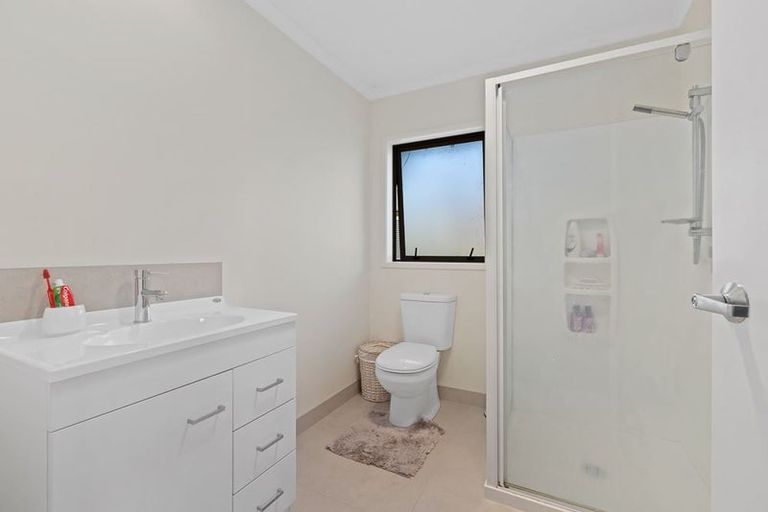 Photo of property in 6 Caffreys Avenue, Massey, Auckland, 0614