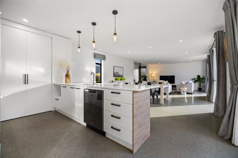 Photo of property in 69 Howden Drive, Jacks Point, 9371