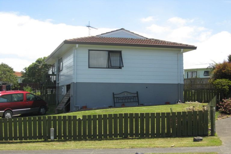 Photo of property in 28 Maplesden Drive, Clendon Park, Auckland, 2103