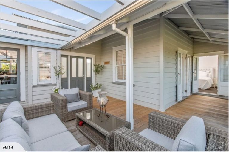 Photo of property in 71 Beach Road, Mellons Bay, Auckland, 2014