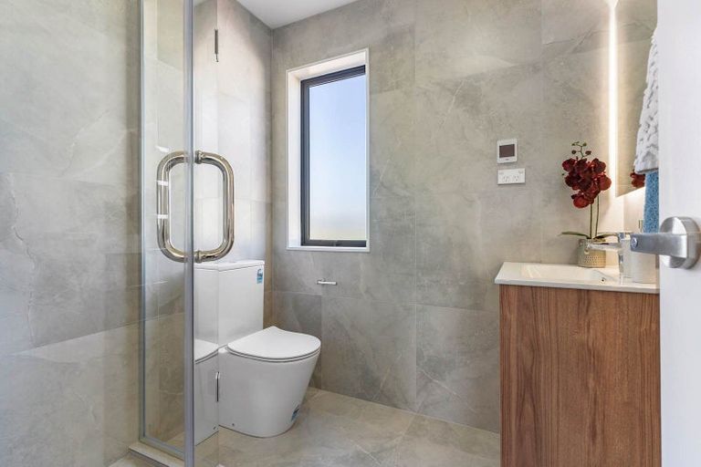 Photo of property in 121a Sycamore Drive, Sunnynook, Auckland, 0620