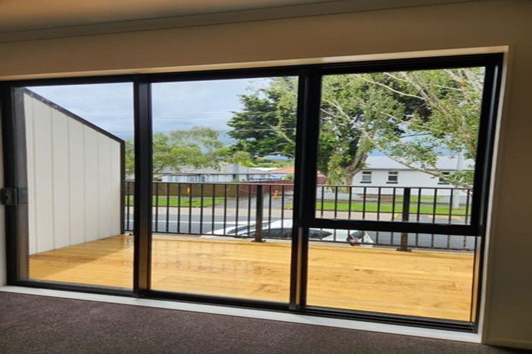 Photo of property in 2/16 Russell Road, Manurewa, Auckland, 2102