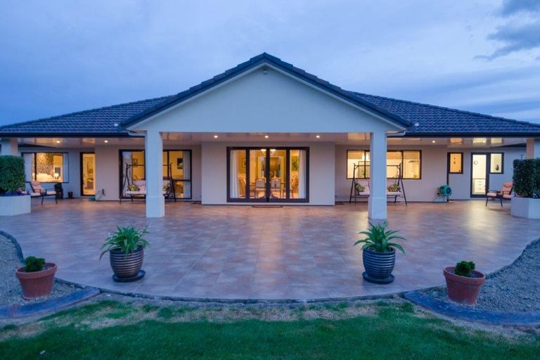 Photo of property in 6 Eagle Place, Martinborough, 5711