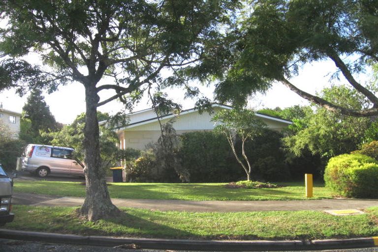 Photo of property in 49 Chatswood Grove, Chatswood, Auckland, 0626