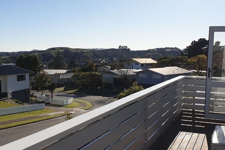 Photo of property in 3 Quinn Grove, Ranui, Porirua, 5024