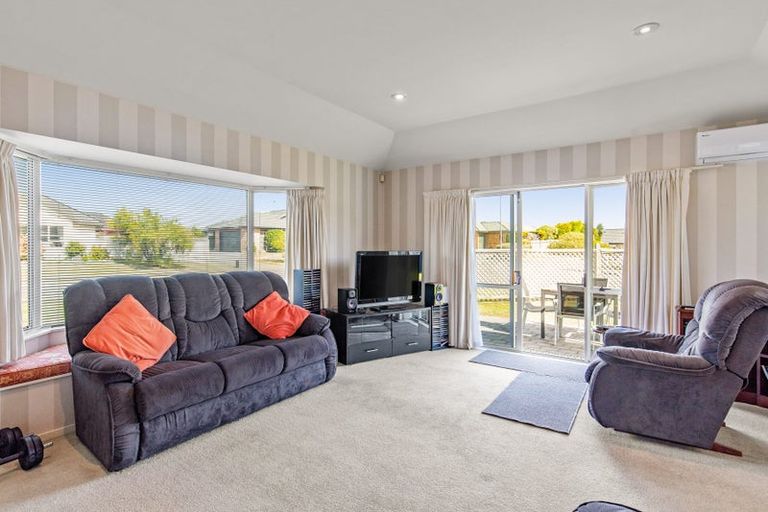 Photo of property in 28 Realm Drive, Paraparaumu, 5032