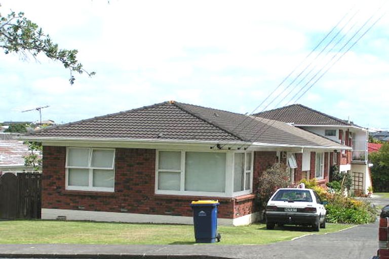 Photo of property in 2/11 Northumberland Avenue, Hauraki, Auckland, 0622