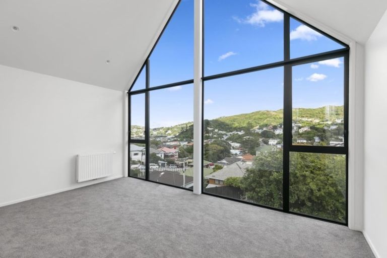 Photo of property in 75 Melbourne Road, Island Bay, Wellington, 6023