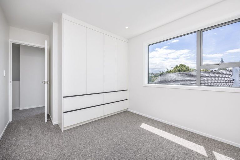 Photo of property in 3/94 Target Road, Totara Vale, Auckland, 0629
