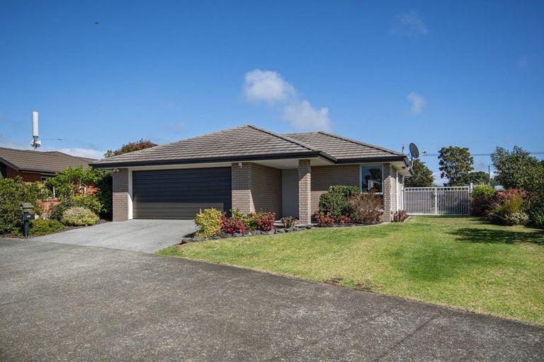 Photo of property in 82 Barbados Way, One Tree Point, 0118