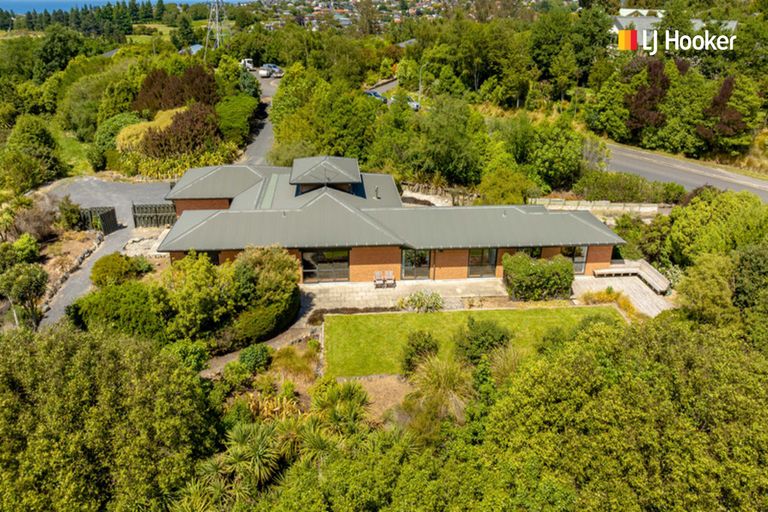 Photo of property in 1 Joshua Place, Helensburgh, Dunedin, 9010