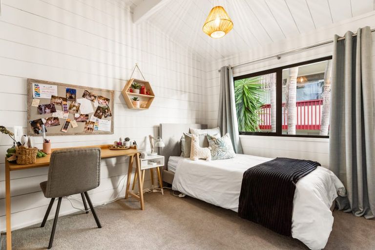 Photo of property in 32 Mcdowell Crescent, Hillcrest, Auckland, 0627