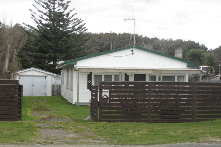Photo of property in 150 Park Avenue, Waitarere Beach, Levin, 5510
