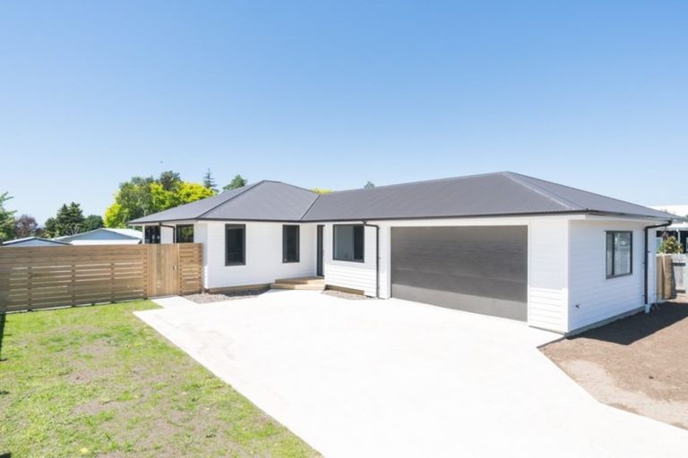 Photo of property in 27 Poplar Grove, Feilding, 4702