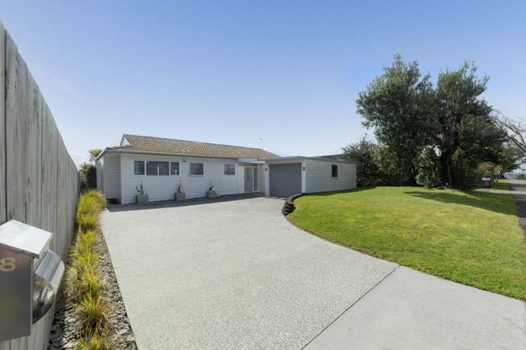 Photo of property in 8 Downsview Road, Pakuranga Heights, Auckland, 2010