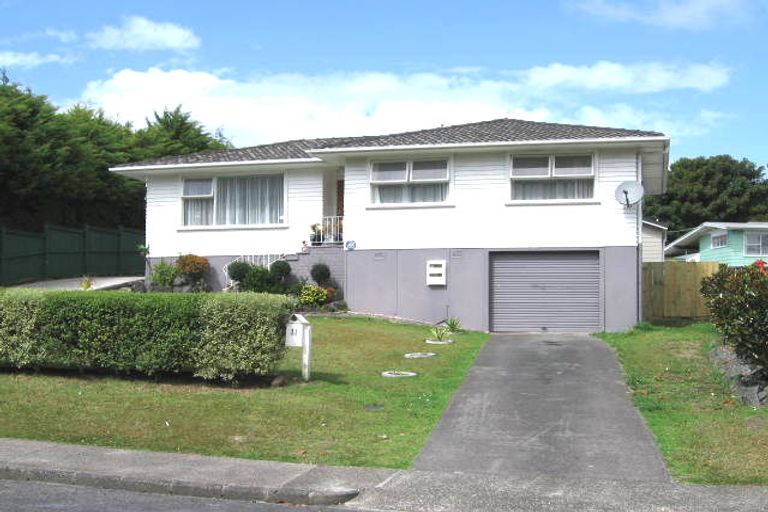 Photo of property in 11 Barnfield Place, Glendene, Auckland, 0602