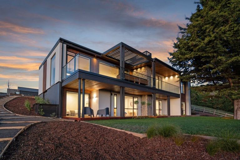 Photo of property in 8 Kepler Ridge Lane, Halswell, Christchurch, 8025