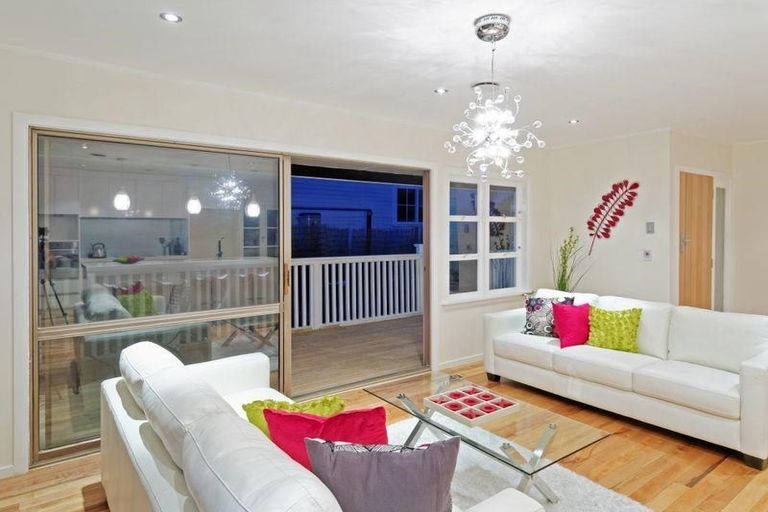 Photo of property in 5 Twin Parks Rise, Papakura, 2110