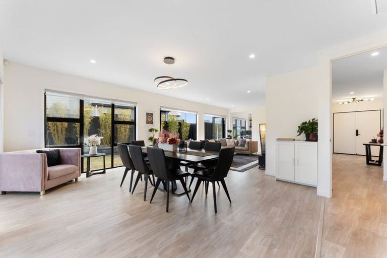 Photo of property in 3 Vogwill Road, Kumeu, 0810
