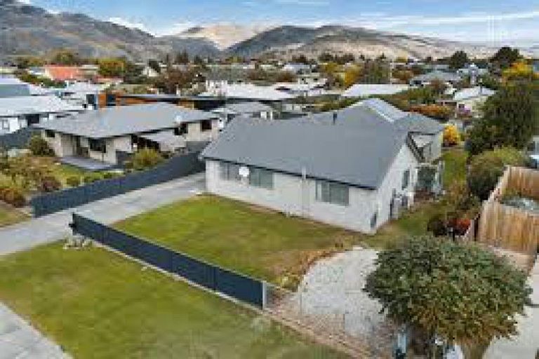 Photo of property in 3 Coleraine Street, Cromwell, 9310