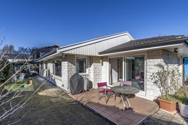 Photo of property in 16 Stormont Place, Avonhead, Christchurch, 8042