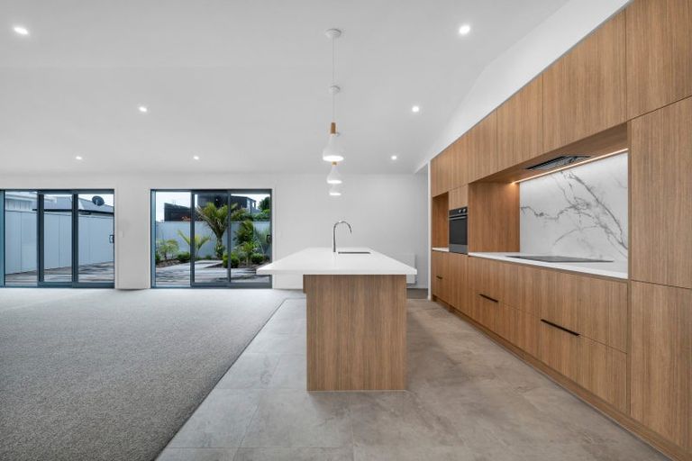 Photo of property in 7c Strandon Place, Strandon, New Plymouth, 4312