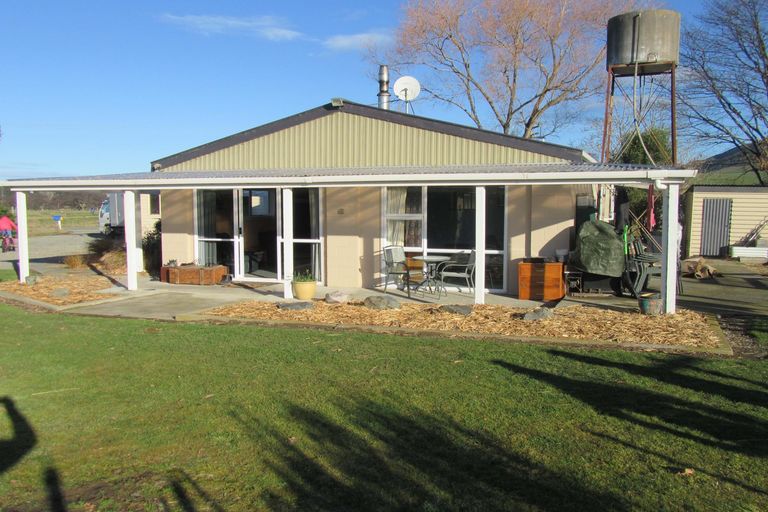 Photo of property in 76 Hakataramea Highway, Waimate, 7977
