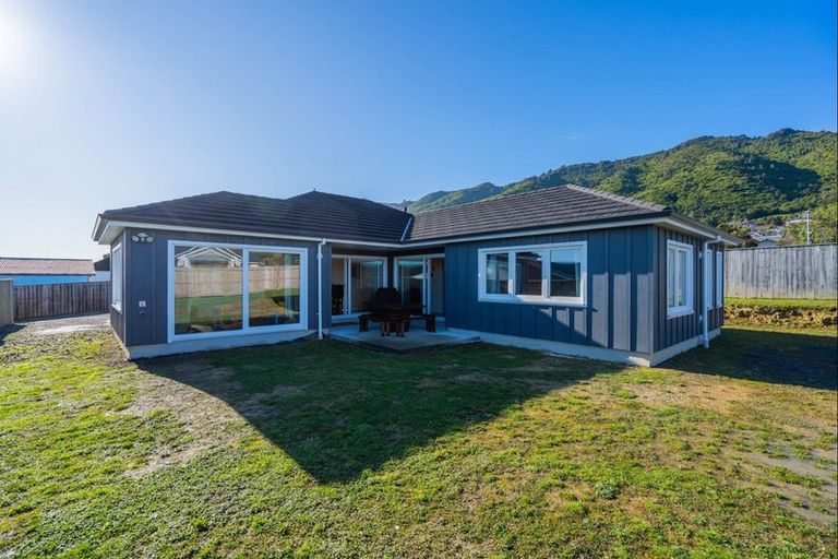 Photo of property in 12 Mahia Lane, Waikanae, 5036