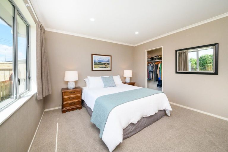Photo of property in 6 Angelina Way, Kelvin Grove, Palmerston North, 4414