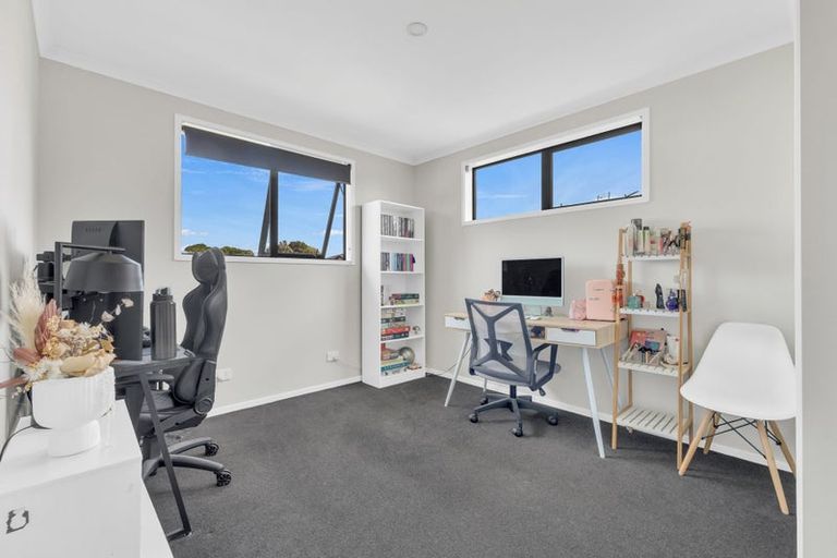 Photo of property in 9 Discovery Place, Marfell, New Plymouth, 4310
