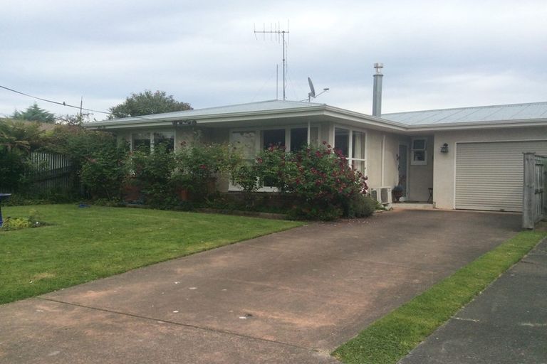 Photo of property in 2 Willow Drive, Taradale, Napier, 4112