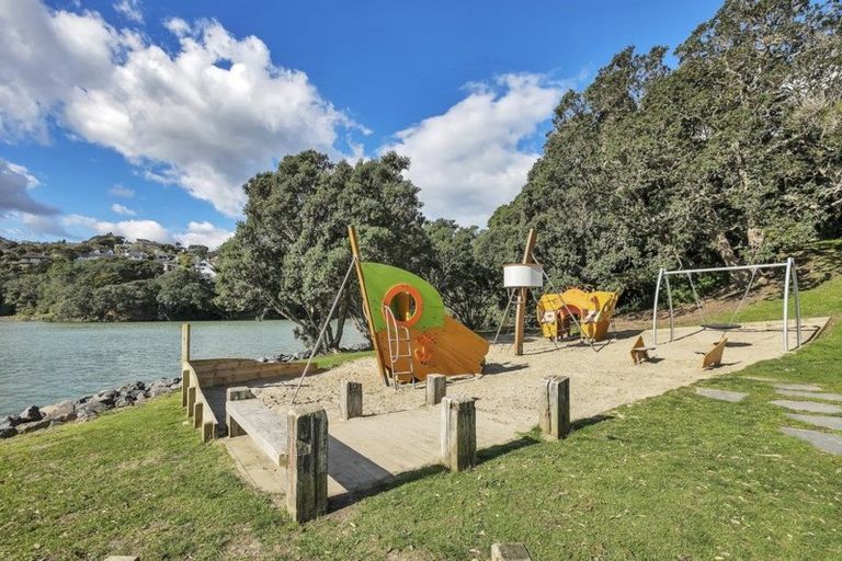 Photo of property in 50 Island Bay Road, Beach Haven, Auckland, 0626