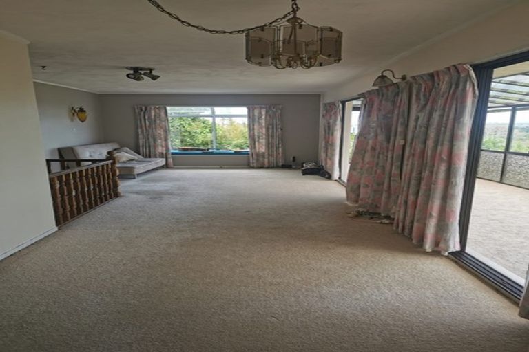 Photo of property in 12 Deuxberry Avenue, Northcote, Auckland, 0627