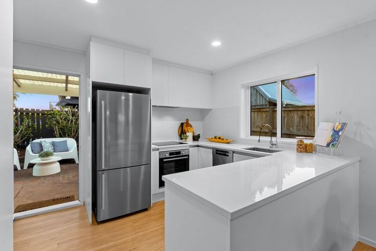 Photo of property in 3/5a Tobruk Crescent, Milford, Auckland, 0620