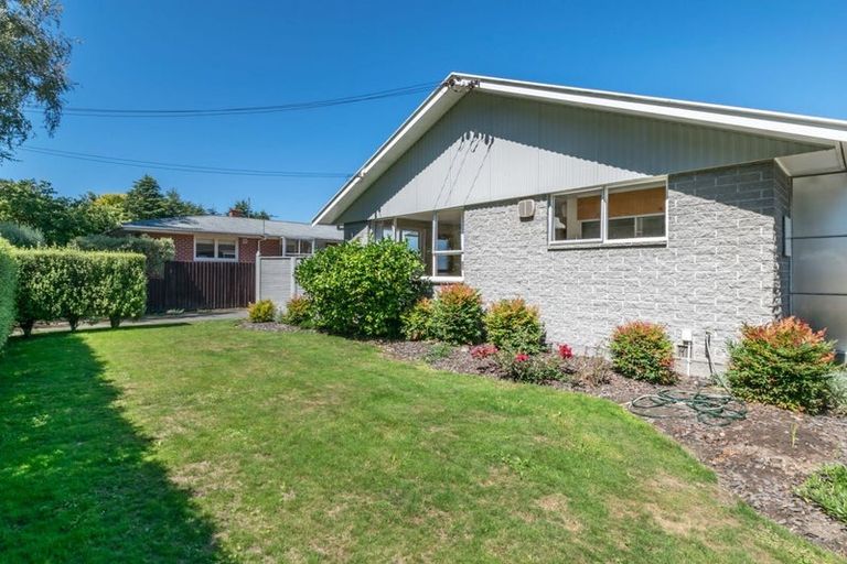 Photo of property in 96a Crofton Road, Harewood, Christchurch, 8051