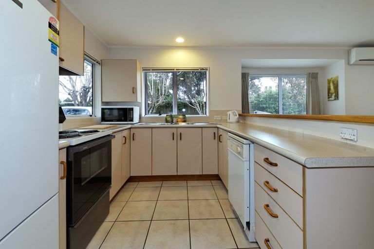 Photo of property in 2/28a Godley Road, Green Bay, Auckland, 0604