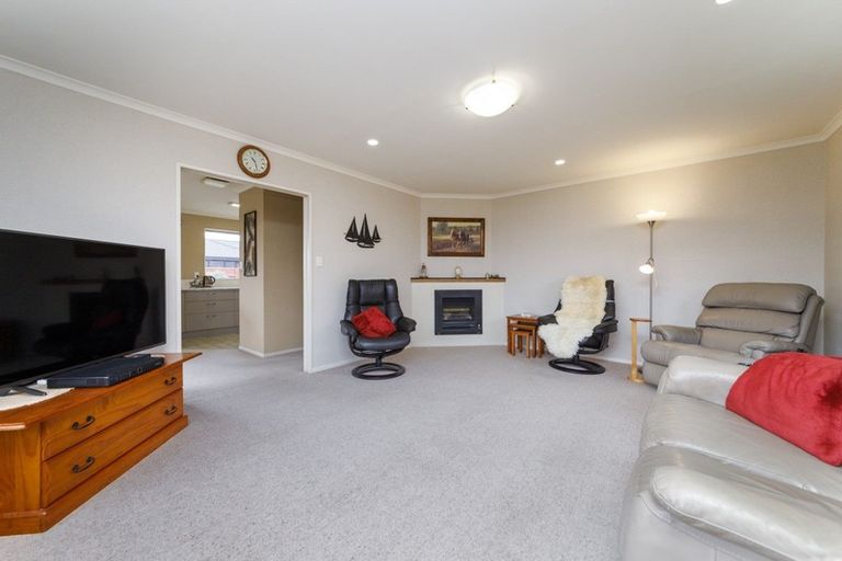 Photo of property in 50 Branigan Parade, Kelvin Grove, Palmerston North, 4414