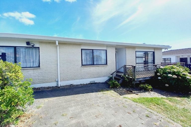 Photo of property in 2/65 Golf Road, New Lynn, Auckland, 0600