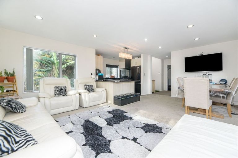 Photo of property in 10a Beeche Place, Birkdale, Auckland, 0626