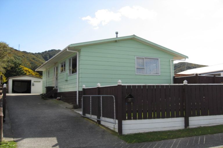 Photo of property in 27 Newburn Grove, Wainuiomata, Lower Hutt, 5014