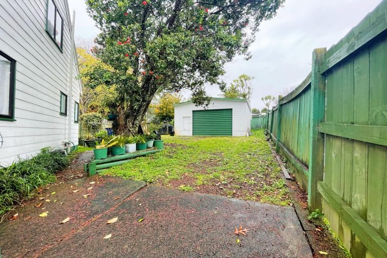 Photo of property in 37 Borich Road, Sunnyvale, Auckland, 0612