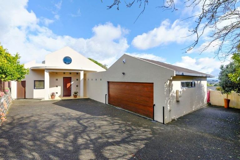 Photo of property in 123 Golf Road, Titirangi, Auckland, 0600