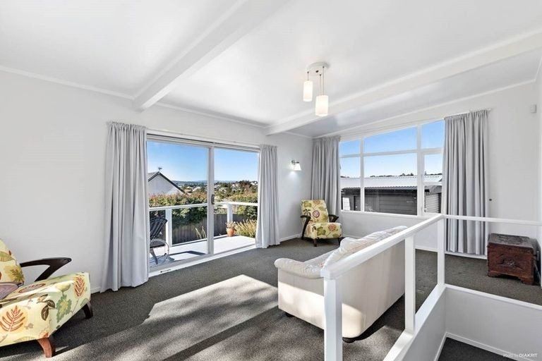 Photo of property in 2/62 Kowhai Road, Campbells Bay, Auckland, 0630