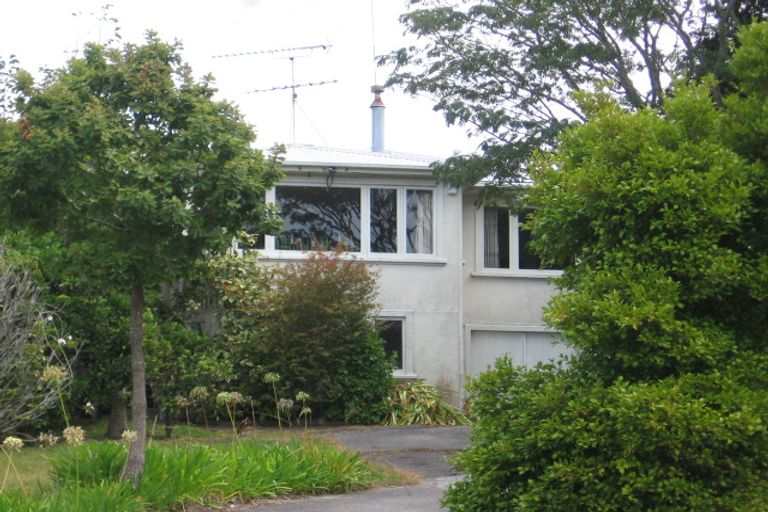 Photo of property in 16 Lyons Avenue, Murrays Bay, Auckland, 0630