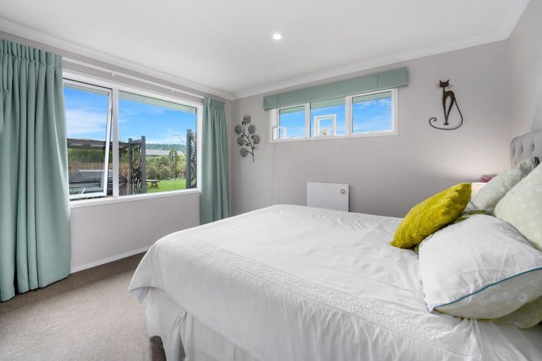 Photo of property in 26 Lacebark Drive, Kinloch, Taupo, 3377